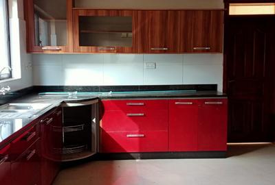 5 Bed Townhouse with En Suite in Brookside - 3