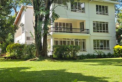 5 Bed House with En Suite at Un Crescent - 4