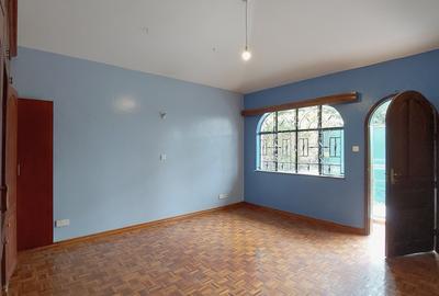 5 Bed Townhouse with En Suite in Riverside