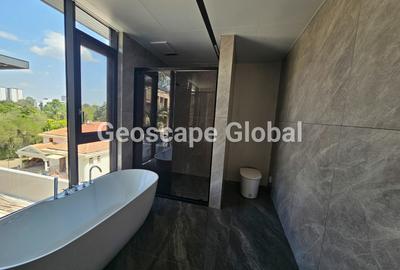 5 Bed Townhouse with En Suite in Lavington - 3