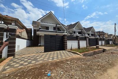 4 Bed House with En Suite in Membley - 2