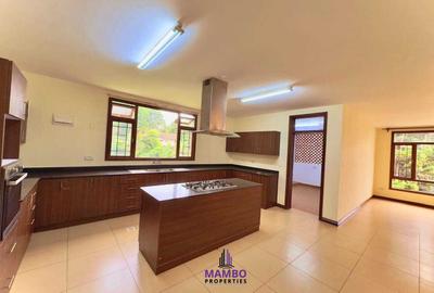 4 Bed Apartment with En Suite at Riverside Drive - 3