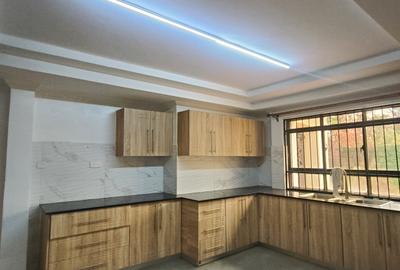 7 Bed House with En Suite at Hillcrest - 4
