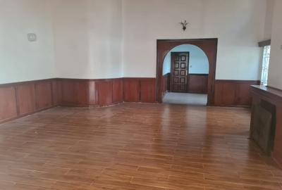 7 Bed House with En Suite at Njathaini Road
