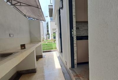 4 Bed Villa with En Suite at Lavington - 4