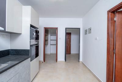 4 Bed Apartment with En Suite in Westlands Area