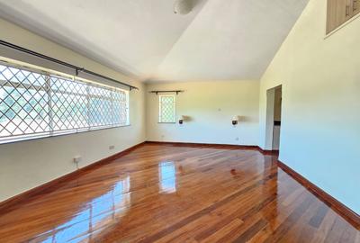 5 Bed House with En Suite in Runda