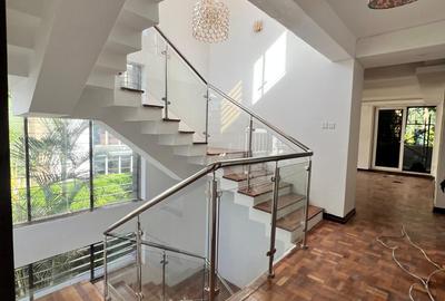 5 Bed Townhouse with En Suite in Lavington