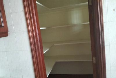 4 Bed Apartment with En Suite in Riverside - 2