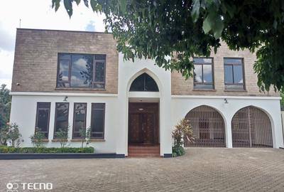 5 Bed Villa with En Suite at Off Glory Rd