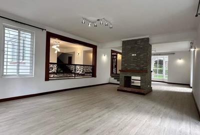 5 Bed Townhouse with En Suite in Rosslyn