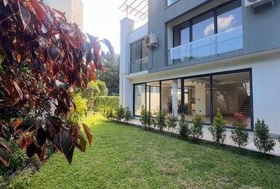 4 Bed Villa with En Suite in Lavington