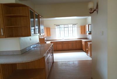 5 Bed House with En Suite in Runda