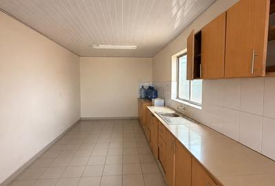 6,500 ft² Warehouse in Industrial Area - 3