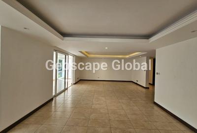 3 Bed Apartment with En Suite in Spring Valley