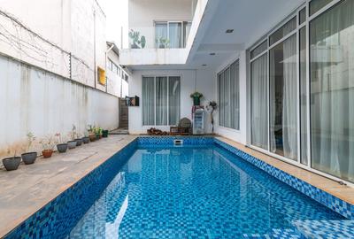 6 Bed House with En Suite at Old Runda - 4