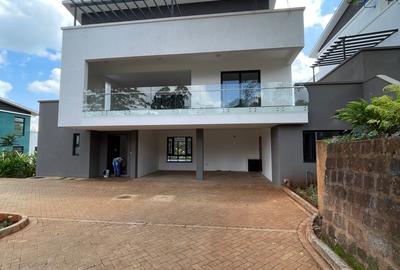 5 Bed Villa with En Suite in Kitisuru