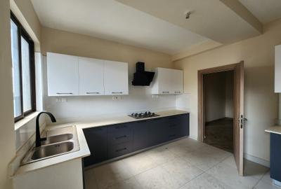 5 Bed Apartment with En Suite at Parklands - 4