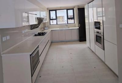 3 Bed Apartment with En Suite at Riverside Drive