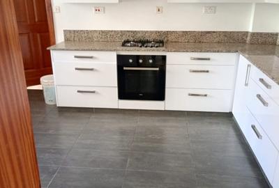 2 Bed Apartment with En Suite in Westlands Area - 3