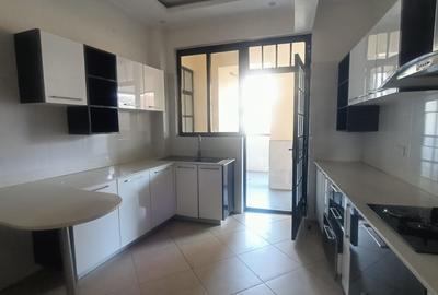 Serviced 3 Bed Apartment with En Suite in Kileleshwa