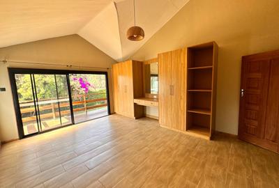 6 Bed House with En Suite in Karen
