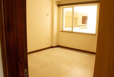 2 Bed Apartment with En Suite in Westlands Area