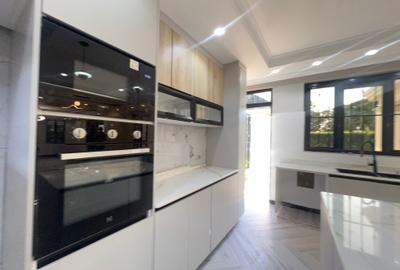 5 Bed Townhouse with Staff Quarters in Runda - 4