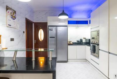 5 Bed Villa with En Suite at Isaac Gathanju Close - 3