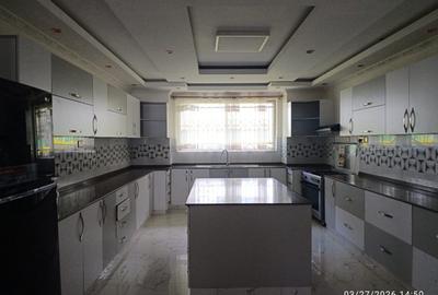 6 Bed Townhouse with Garden at Windy Ridge - 4