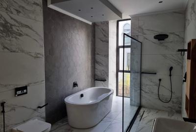 5 Bed Villa with En Suite in Loresho - 4