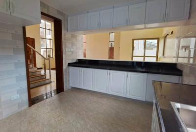 5 Bed Townhouse with En Suite in Lavington