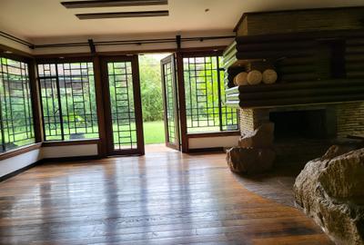 4 Bed Townhouse with En Suite in Lake View - 3