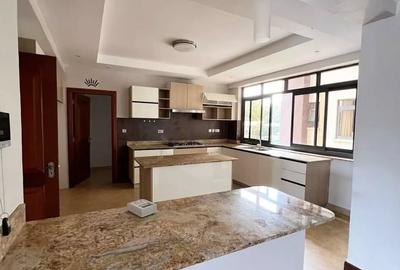 4 Bed Apartment with En Suite at Riverside Drive