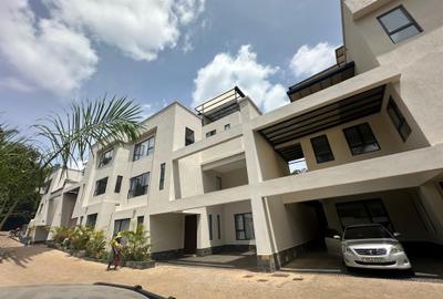 5 Bed Townhouse with En Suite at Manyani Cl - 3