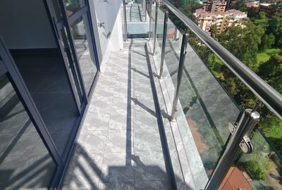 2 Bed Apartment with Gym in Riverside - 4