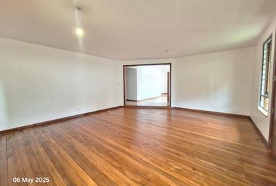 5 Bed Townhouse with En Suite at Lavington - 2