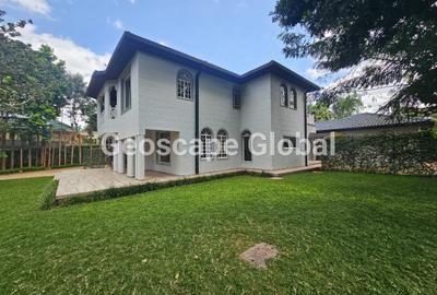 5 Bed House with En Suite in Runda