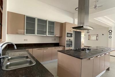 Serviced 4 Bed Apartment with En Suite in Nyali Area - 3
