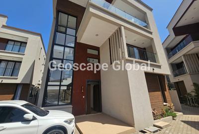 5 Bed Townhouse with En Suite in Lavington