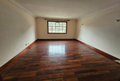 5 Bed Townhouse with En Suite in Lavington - 3