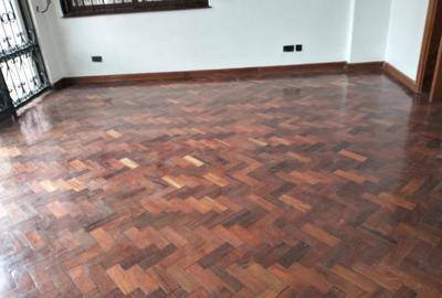 5 Bed Townhouse with En Suite at Lavington - 4