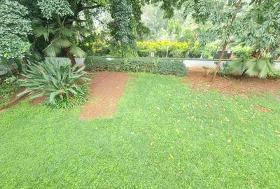 4 Bed House with En Suite at Hillview - 2
