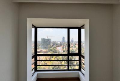 3 Bed Apartment with En Suite in Riverside - 2