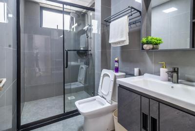 Serviced 2 Bed Apartment with En Suite at Riverside