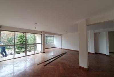 4 Bed Apartment with En Suite in General Mathenge