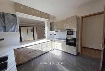 5 Bed Townhouse with Garden in Lavington - 3