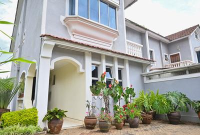 5 Bed Townhouse with En Suite in Lavington