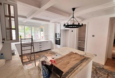 4 Bed House with En Suite at Loresho Crescent - 2