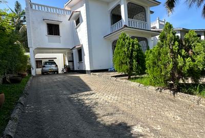 4 Bed Townhouse with En Suite at Links Road